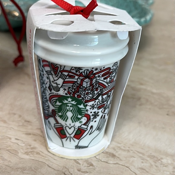 Starbucks limited edition collectible Small Ceramic Holiday Mug Cups (4) set - Picture 5 of 5